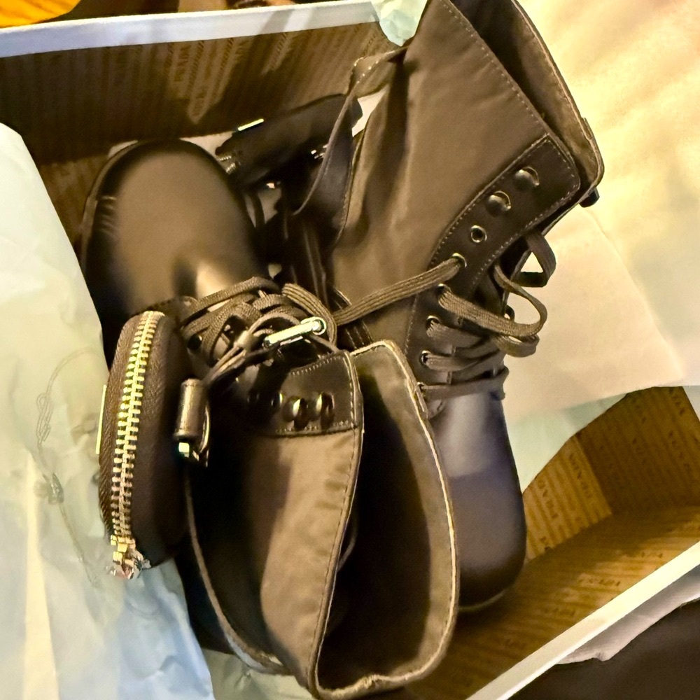 ‼️🖤💯PRADA Brand New‼️(Certified Original Authentic)Nylon& LeatherCOMBAT BOOTS